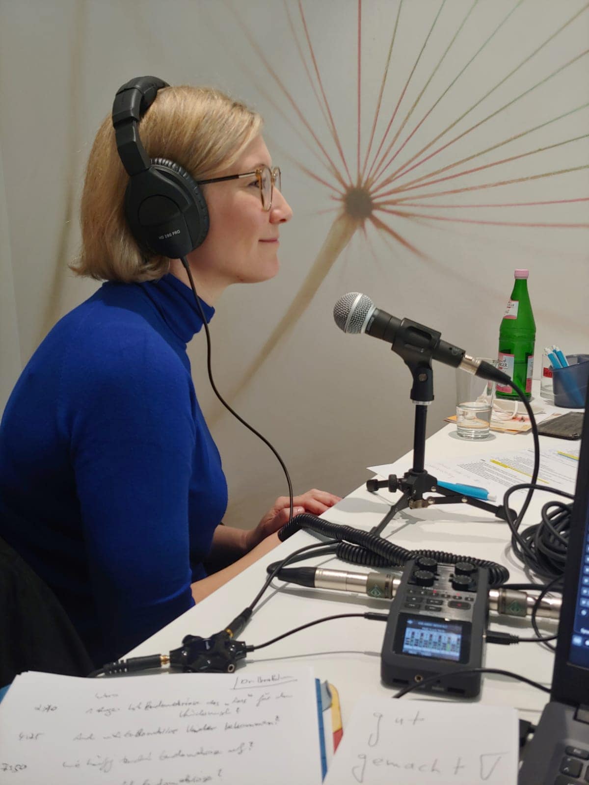 Sally Schulze hosting the Kinderwunschzeit podcast